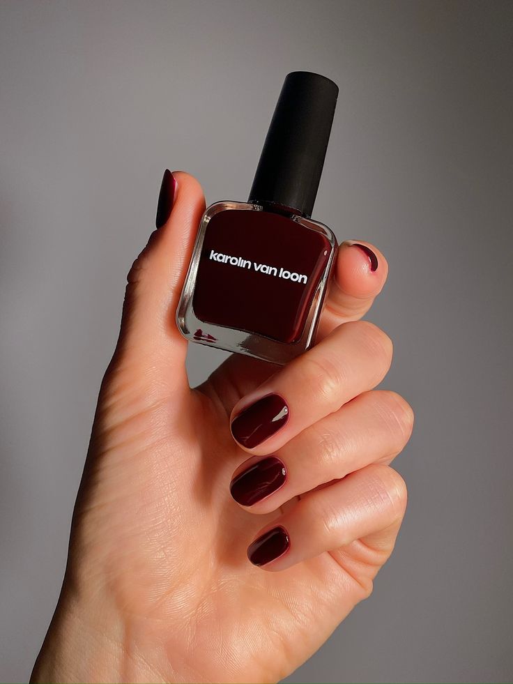Karolin van Loon | 42 Rouge Royal